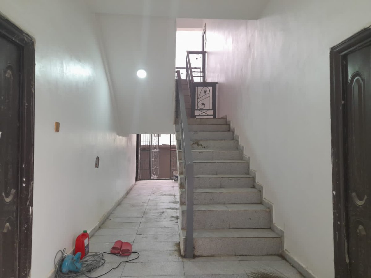 PropertiesJadel's tweet photo. Here's a brand new 2 bedroom Flat
Location : Lugbe 
Rent: 1.3m
Service Charge: 100k 
Caution deposit.100k

Call: 08065842926, 09022842779

#investor #realestate #nigeria #lagos #abujabusiness #abujaconnect #abujaproperties #abujapropertiesforsale #abujaapartments https://t.co/HQ6Wzepa0d