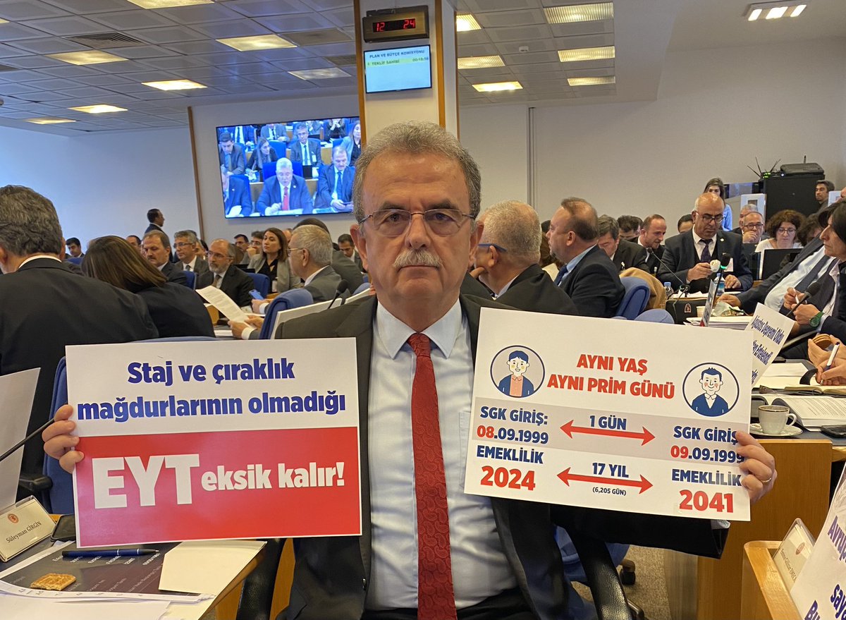 sgirgin48tbmm's tweet photo. Plan ve Bütçe Komisyonunda #EYT görüşmeleri başladı. EYT’lilerin örgütlü mücadelesi ve Genel Başkanımız Sayın Kemal Kılıçdaroğlu’nun ısrarla dile getirmesi sonucu, EYT teklifi nihayet Meclis’e geldi ama eksik geldi.
Arkalarında yeni mağdurlar yaratmadan yapabildikleri bir iş yok! https://t.co/dZwQfM2uQx