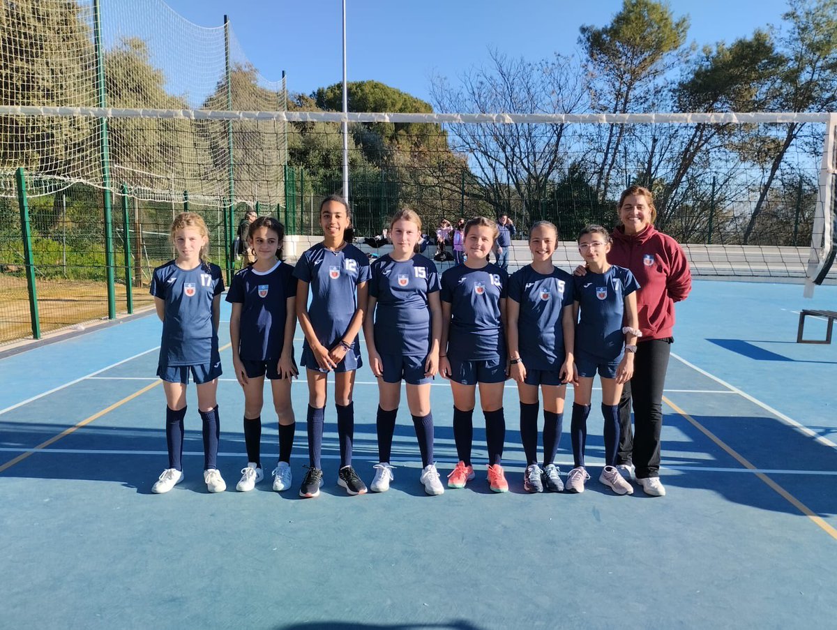 Dcvb_FAVB's tweet photo. Magnífica tarde de voleibol en el colegio El Encinar con la participación del colegio Divina Pastora y el colegio Almedina. I CONCENTRACIÓN DE LA LIGA LED CÓRDOBA 2023 @FAVB_ @DeporteAND #VOLEYLED2023 https://t.co/yGmgTUNYHb