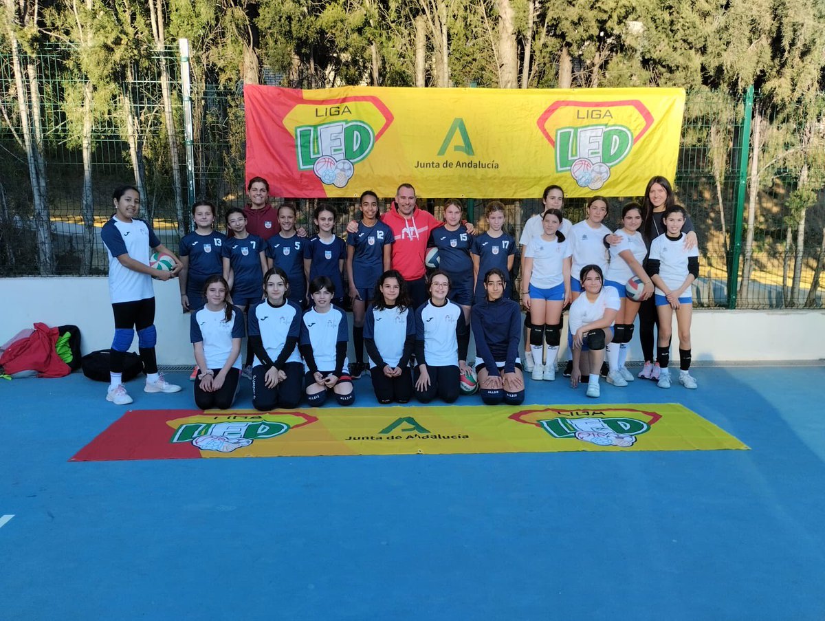Dcvb_FAVB's tweet photo. Magnífica tarde de voleibol en el colegio El Encinar con la participación del colegio Divina Pastora y el colegio Almedina. I CONCENTRACIÓN DE LA LIGA LED CÓRDOBA 2023 @FAVB_ @DeporteAND #VOLEYLED2023 https://t.co/yGmgTUNYHb