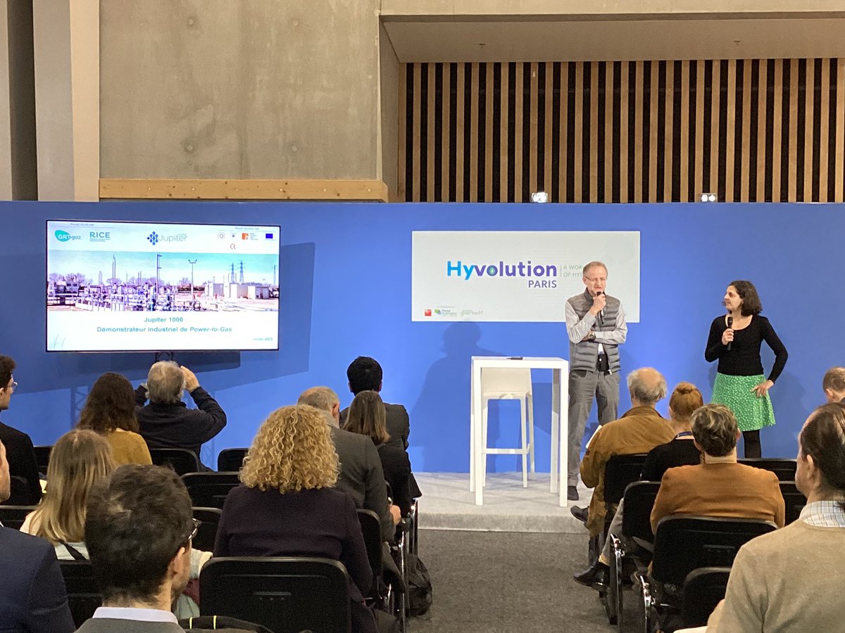 NaTran_RI's tweet image. Au salon #HyVolution présentation du démonstrateur  @Jupiter1000PtG par le chef de projet #RICE @SLemelletier dans le cadre du @ClubPowertoGas 

Pour en savoir plus sur cette installation exemplairep, RDV sur le stand 6A39 de @GRTgaz 

#Hydrogene #PowerToGas #methanation