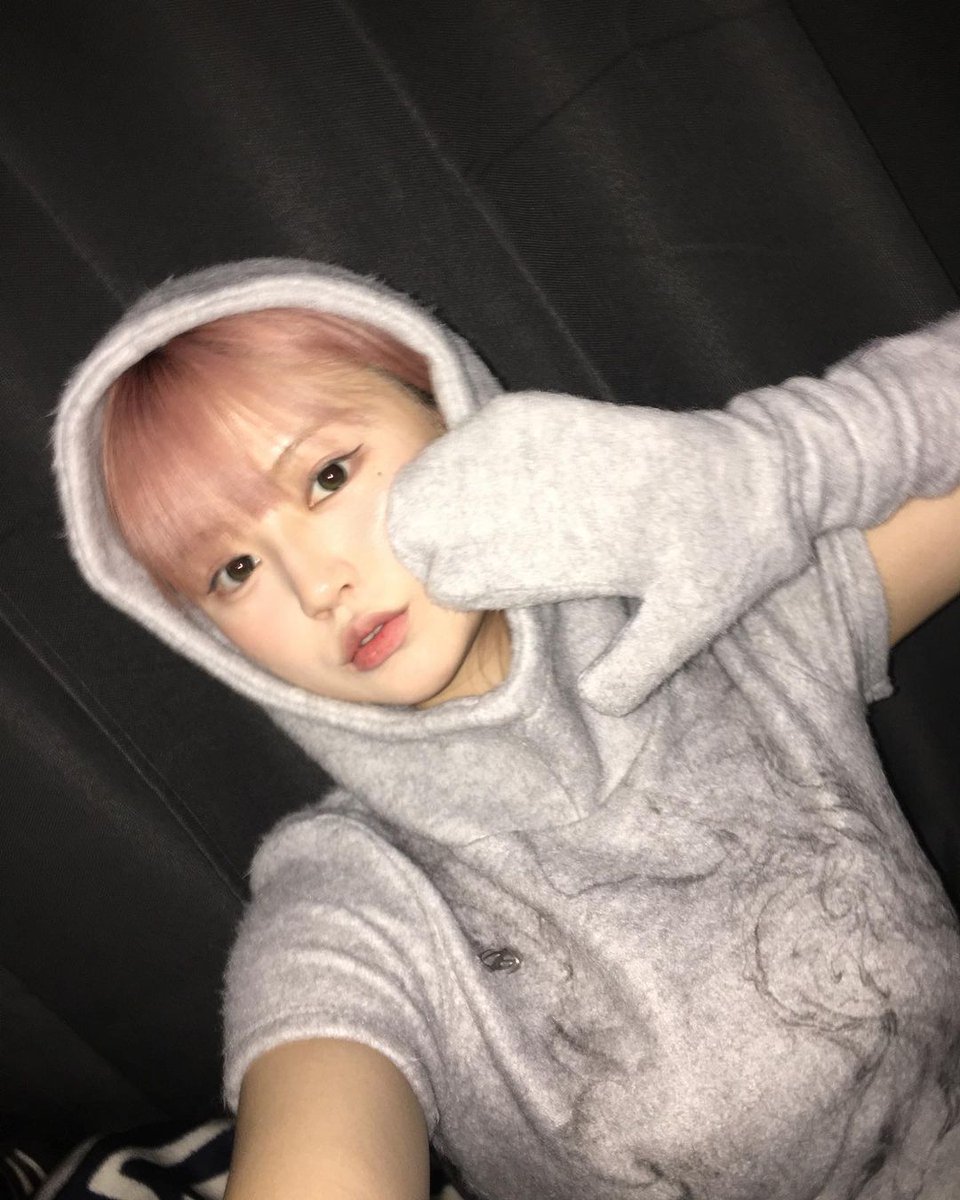 HotIssueBR's tweet photo. #DANAGRAM | Atualização da DANA no IG.
“Quem tem 80% de cinza no armário..👻”
#DANA #다나 https://t.co/lP832r30hN