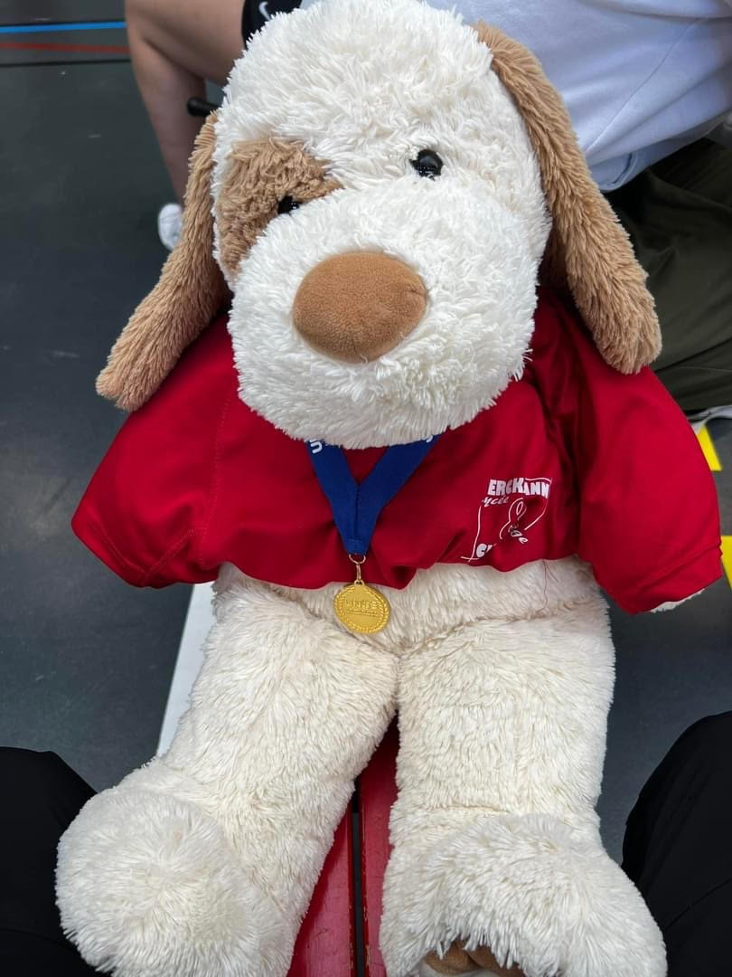 ChatrianLycee's tweet photo. 🏆🏸Médaille d'or 🥇L'équipe de Badminton du Lycée est Championne d'Académie ! 
Après une journée de matchs intenses, nos lycéens  remportent la Médaille d'Or sur un score en finale très serré (100 à 92).  
Et maintenant, en route pour le Championnat de France UNSS à St Etienne. https://t.co/LZMBrIrboR