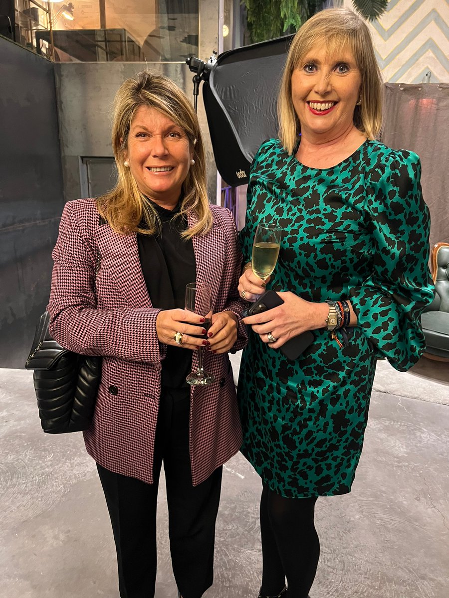 Junto a <a href="/BPW_Madrid/">@BPW-Madrid</a> (Business Professional Women) ponemos en valor labor la dedicación y el liderazgo de las empresarias, emprendedoras y profesionales de la Comunidad de Madrid. <a href="/EscuderoLaly/">Laly Escudero</a> presidenta de #AEDHE y Paz Martín presidenta de #BPW_Madrid en un momento del encuentro