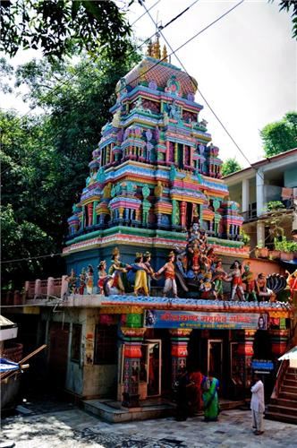 HinduArts's tweet photo. 10. Neelkanth Mahadev Temple
The temple is dedicated to Lord Shiva and is very popular among devotees. Located at an altitude of 3,040 feet near Rishikesh, Neelkanth Mahadev Temple is surrounded by the majestic Nar-Narayan mountain ranges. https://t.co/tu8tq5nM1a