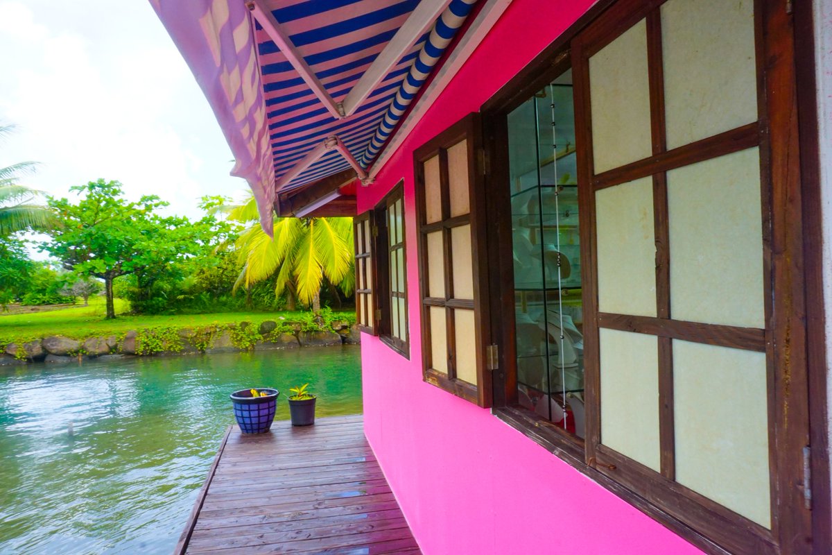Nightwhisper77's tweet photo. Besuch einer Perlenfarm auf Raiatea. 🐚📿
#FranzösischPolynesien #Raiatea #Südsee #pearlfarm #blackpearl #travel #welcometoparadise #lovetahiti #TheIslandsofTahiti #sonyalpha6000 https://t.co/uTOFLSuUzk