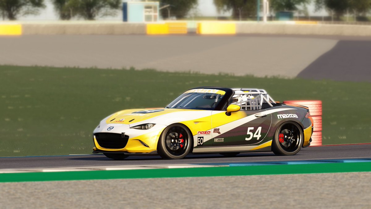 DatHuski's tweet photo. My top 4 screenshots from the ARC MX5 Winter Series. P6 to begin with, Brands Hatch next week, can I match P6?

#Simracing #AssettoCorsa https://t.co/iJ9yySyxAx