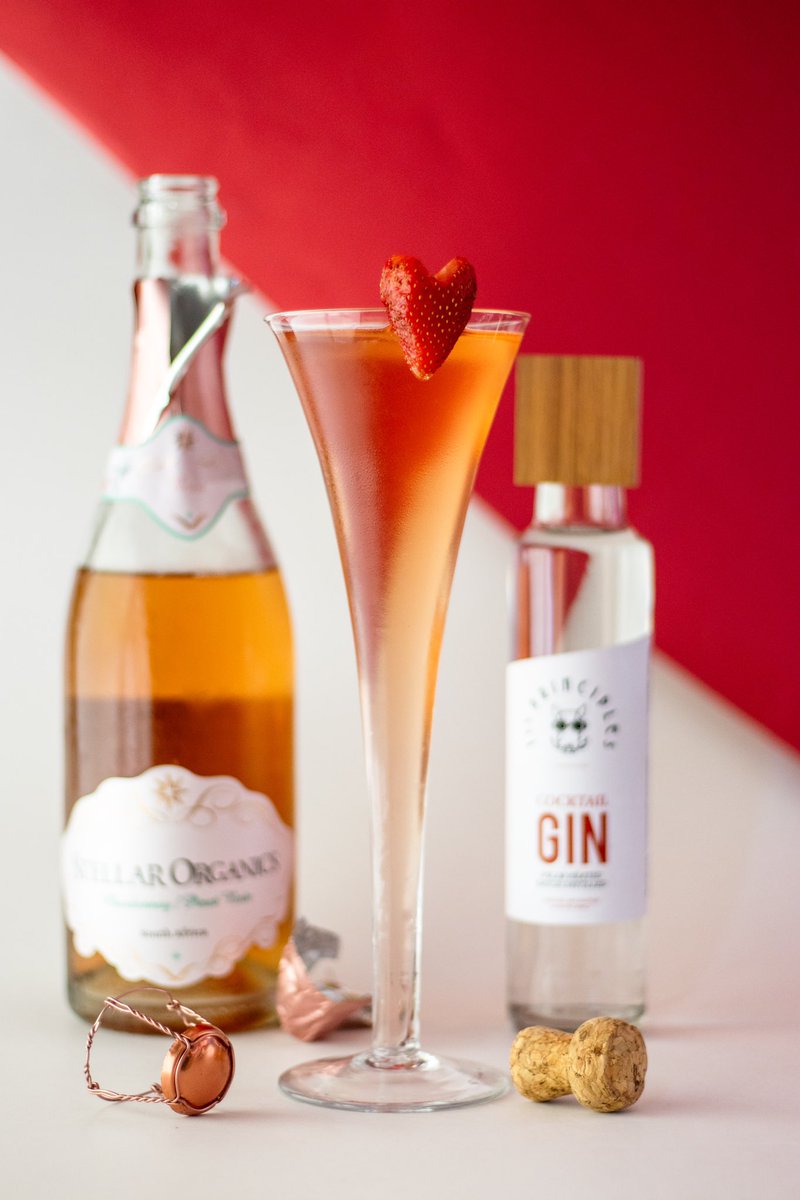 1stDistilleries's tweet photo. A Valentines treat!
Recipe:
1/2 - 1 tot 1st Principles Gin
2 tots Cranberry juice
Top up with Sparkling Wine
Instructions:
Mix the gin &amp; juice with some ice and add to your glass, then top up with sparkling wine and garnish with a strawberry. https://t.co/EaifHbK7Ht