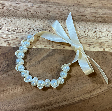 tryit2likeit's tweet image. Learn how to make a ribbon and pearl bracelet with Gwen Studios. tryit-likeit.com/making-a-ribbo… #affiliate #jewelrymaking #bracelettutorial