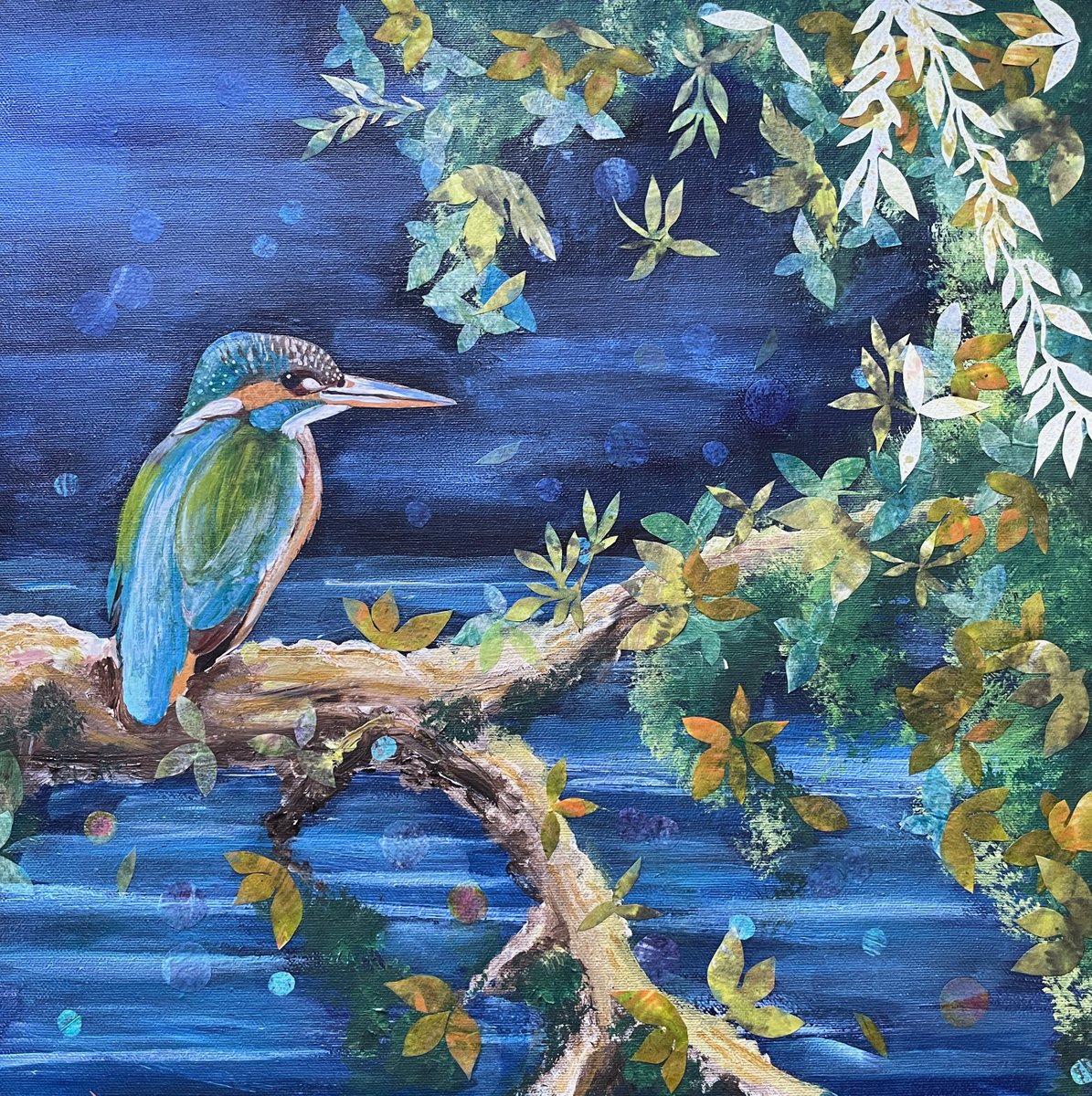 Today's #OnlineArtExchange celebrates #WorldWetlandsDay! We're sharing two beautiful works by Jessica Palmer, 'Lapwing' and 'Kingfisher'. They are currently on display here at Victoria Art Gallery in Jessica's show, Wetland Spring 🕊️