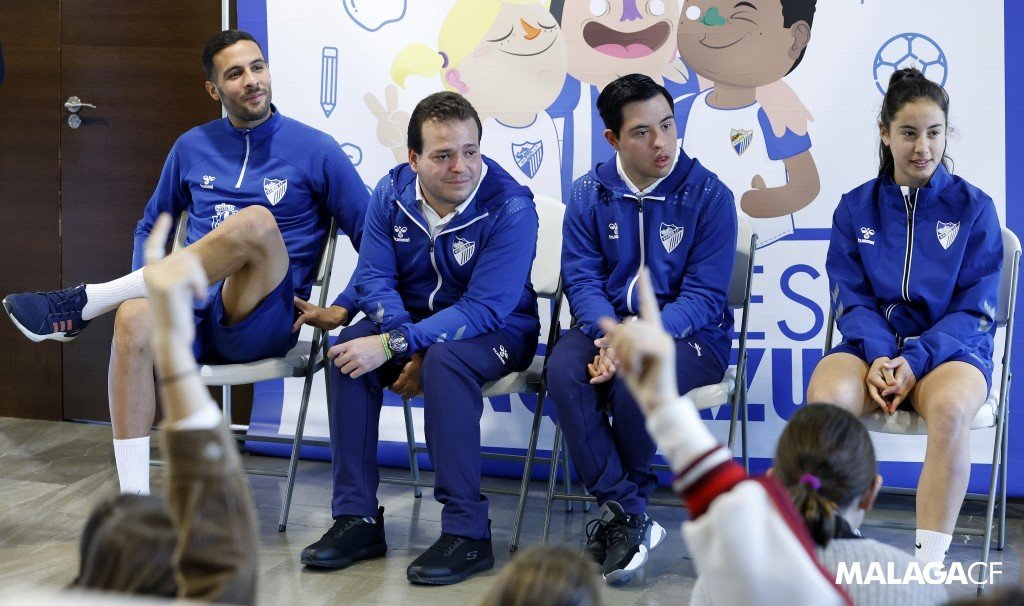 🫶 Nuestra <a href="/luisaolmedo12/">Luisa Olmedo</a> disfrutó de una bonita jornada de #ValoresBlanquiazules con los alumnos del CEIP La Mata de Cártama.

¡Seguimos fomentando valores desde La Rosaleda a todos los rincones de la provincia!

#FundaciónMCF