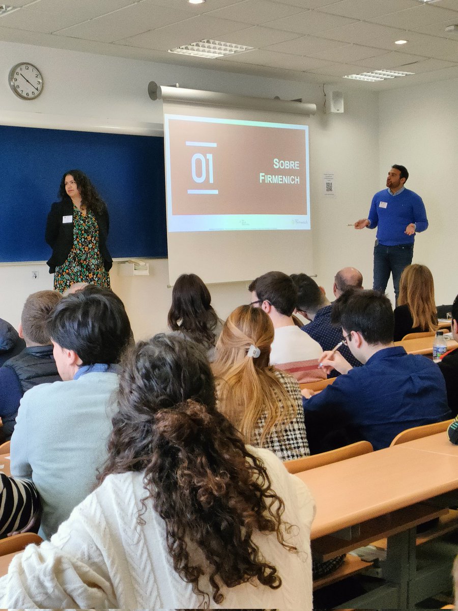 És el torn de parlar a totes les empreses, que successivament es presenten  als #estudiantsUB en l'aula V11G. 
Condueix l'
activitat Pablo Gamallo, responsable d'#Ocupabilitat i Empresa de la Facultat


#SpeedNetworking