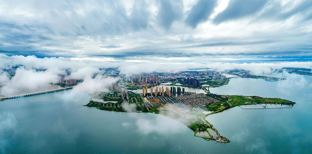 OpticsValleyCN's tweet photo. Today marks #WorldWetlandsDay!ποΈ
Home to the lake with the best water quality in Wuhan and many other high-quality wetlands, #OVC vows to become a demonstration livable wetland city in China! πποΈ#WuhanNewCity #wetland #liveableOVC https://t.co/wlssPOLv4w