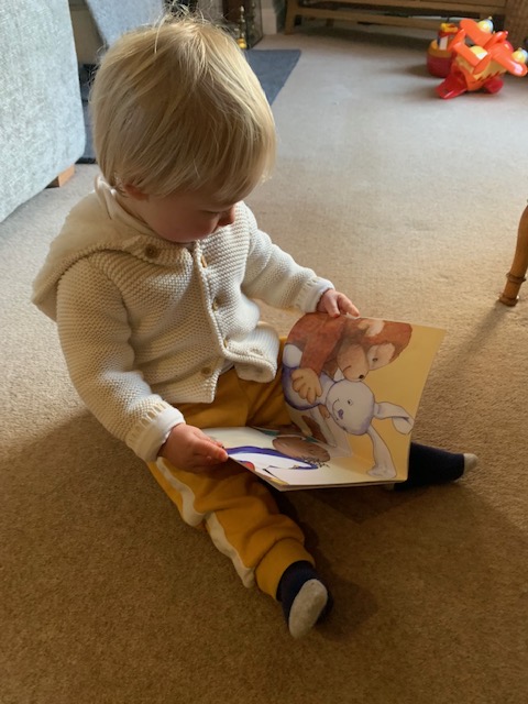 _KateFreeman's tweet photo. So lovely to see one of the #wordstogether books being enjoyed by this little one @routledgebooks @SpeechChat @WarwickEY @language_bth @EYEearlyEd @EYTOuk @EYAlliance.    
Interested?  There is currently 10% off here https://t.co/g0ZDAqCL9y
   #learningtotalk #childdevelopment https://t.co/ECFxKZiN2N