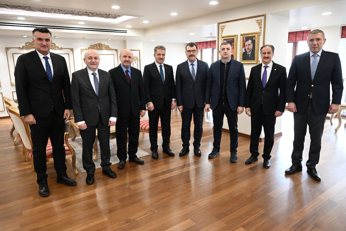 htahsinusta's tweet photo. Tübitak Başkanı Prof. Dr. Hasan Mandal'ı ve yönetim kurulunu belediyemizde ağırlamakdan büyük mutluluk duyduk.

Nazik ziyaretleri sebebiyle kendilerine teşekkür ediyorum. https://t.co/NlvaeDtGPd