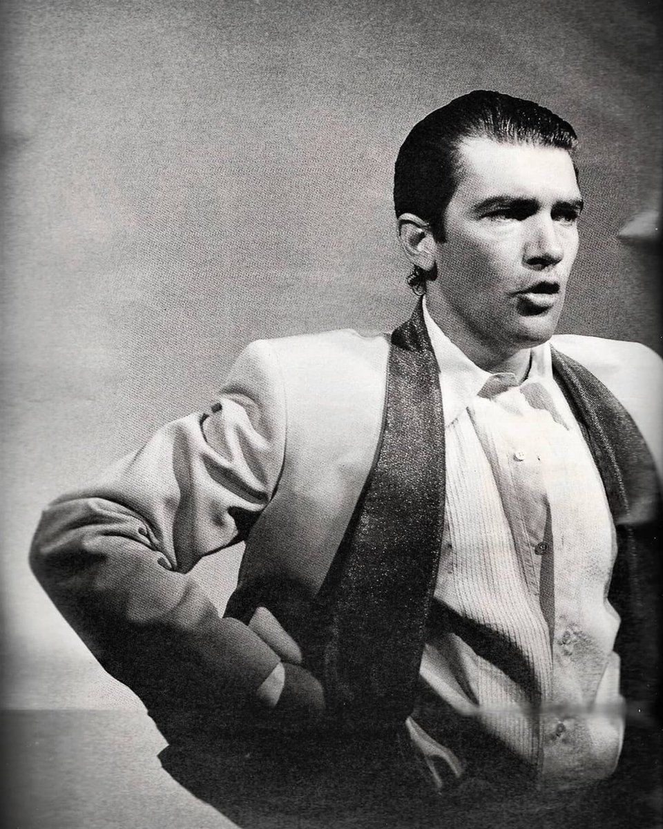 antoniobanderas's tweet image. Mirando hacia  atrás…
#Throwback 

📸📸 from Julian Schnabel for Interview Magazine.
#TBT 1͟͞9͟͞9͟͞1͟͞ 

@InterviewMag #JulianSchnabel 
Via @cinematicportraitsinsta