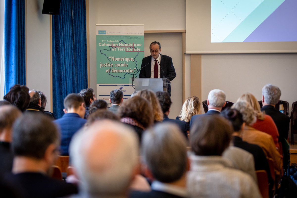fil_Aromates's tweet photo. « L’expérience utilisateur est encore un impensé de la plupart des services #numériques. » Jean-Claude LAROCHE, président du @Cigref #CohesionNum https://t.co/hpLvZM4MXJ