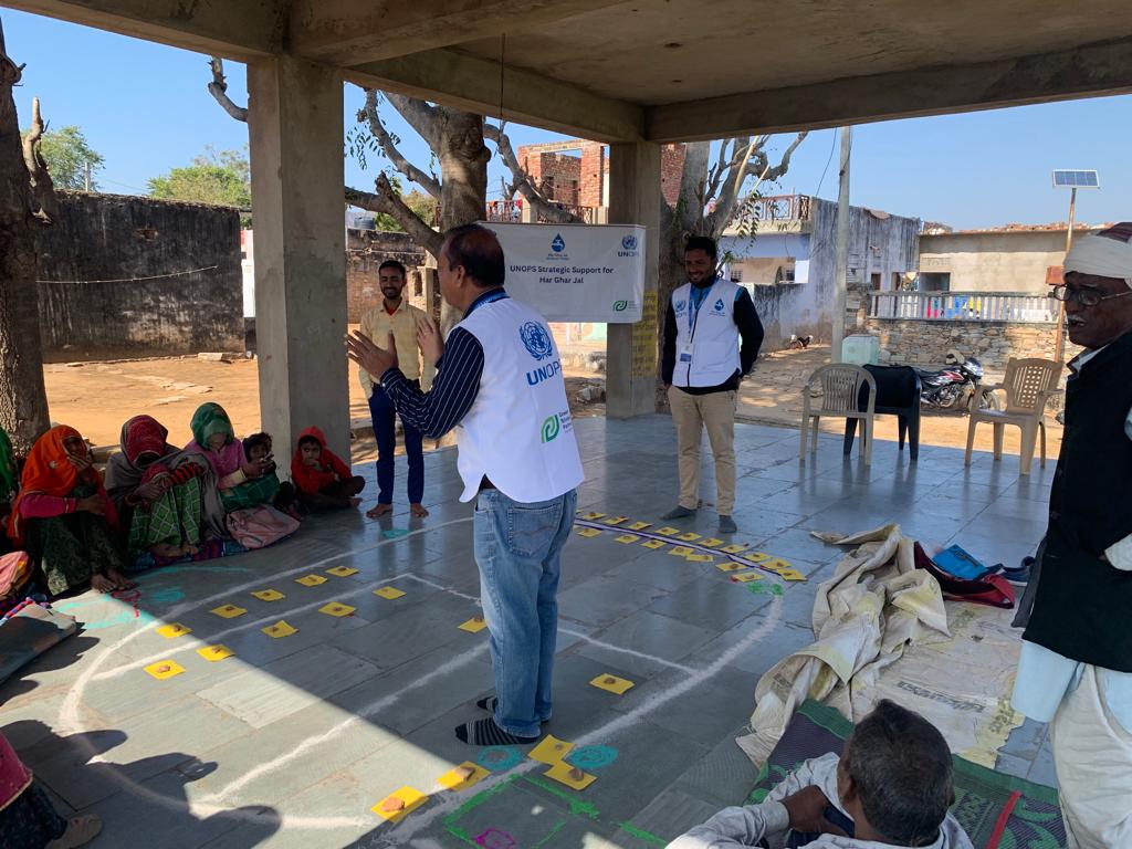 UNOPS_India's tweet photo. Vinod Mishra, Head of WASH, @UNOPS India facilitated Community Leave No One Behind (#CLNOB) with state &amp; district consultants at Village Piplod Narayan, Block Shah Pura, Distt Jaipur Rural, Rajasthan to interact with the community &amp; understand their expectations from @jaljeevan_ https://t.co/53umfbH84b