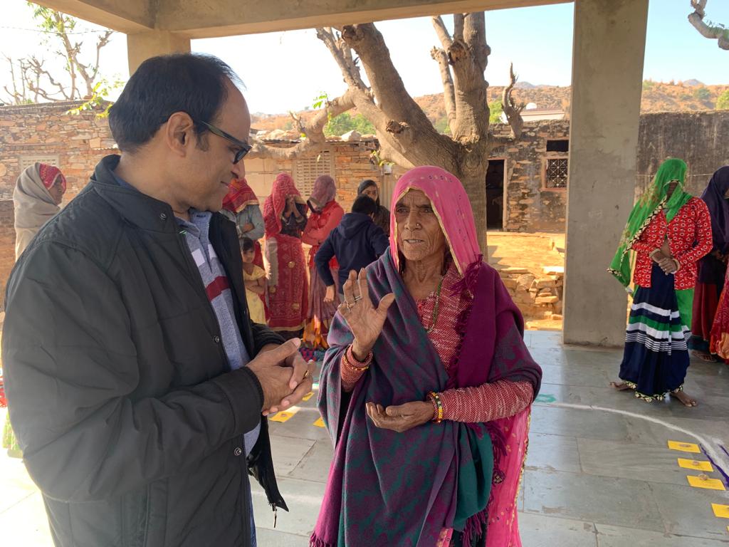 UNOPS_India's tweet photo. Vinod Mishra, Head of WASH, @UNOPS India facilitated Community Leave No One Behind (#CLNOB) with state &amp; district consultants at Village Piplod Narayan, Block Shah Pura, Distt Jaipur Rural, Rajasthan to interact with the community &amp; understand their expectations from @jaljeevan_ https://t.co/53umfbH84b