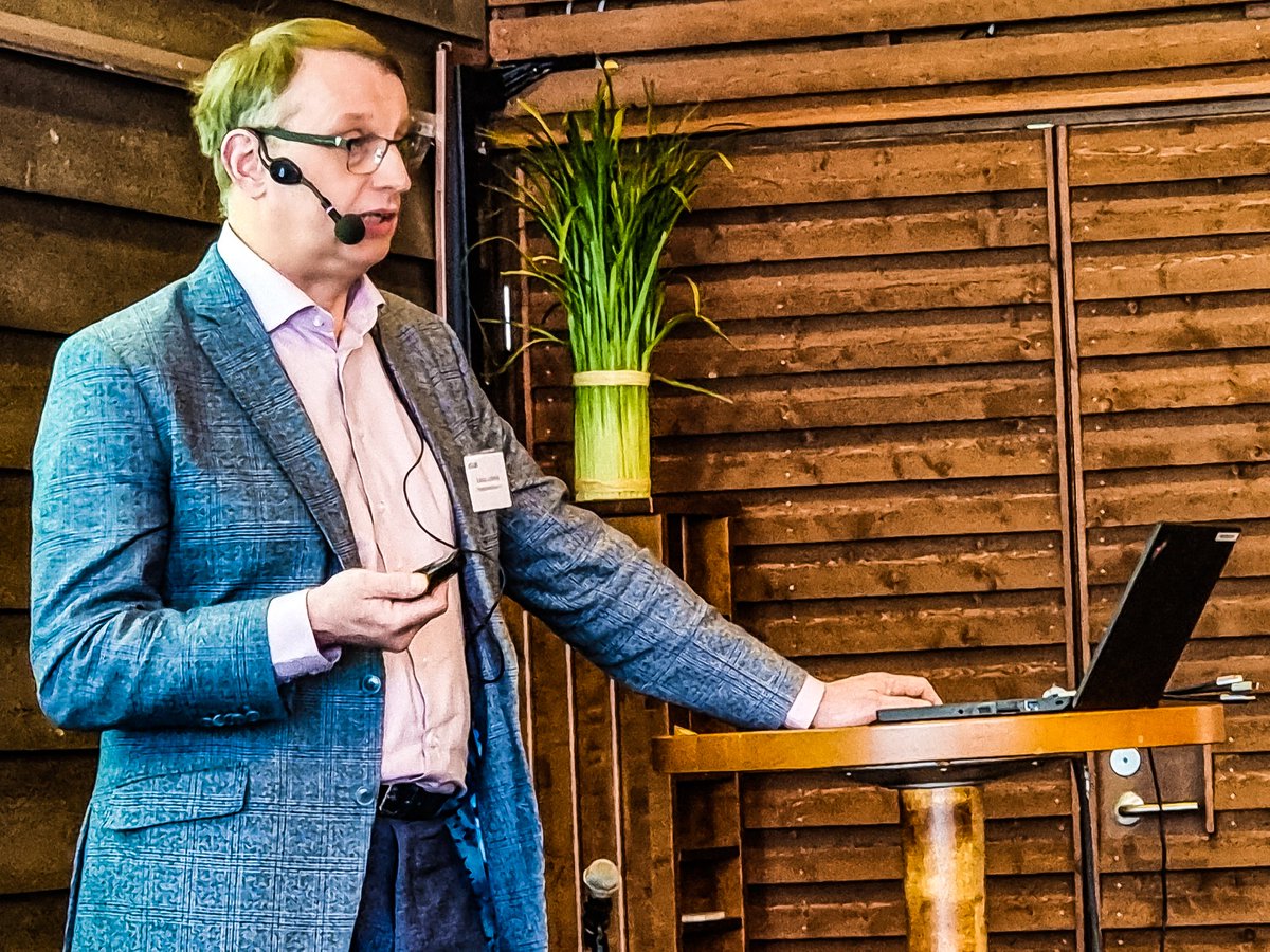 AriJVesa's tweet photo. Jukka Leskelä ET: Energia-ala investoi viime vuonna 4,9 miljard, enemmän kuin koskaan. Kuluttajat ja liike-elämä voivat luottaa kaukolämpö- ja sähköpuolen tulevaisuuteen #adatokouluttaa #energiateollisuus #kaukolämpö #sevarmavalinta #lämmitys #energia #sähkö #adatoviestii #adato https://t.co/36GCh3ecWF