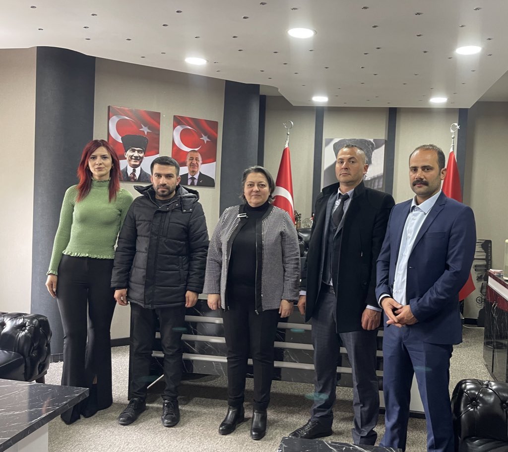 Ziyaretimize gelen <a href="/20EkOgrtAtamasi/">2020 KPSS ÖĞRETMEN ATAMA PLATFORMU</a> 2020 KPSS mağduru öğretmenlerimizle görüştük. Tüm atanamayan öğretmenlerimizin sıkıntıları bir yana, özellikle 2020 KPSS mağduru öğretmenlerimizin hukuksuzluğa karşı mücadelelerinde yanlarında olduğumuzu belirttik.
#2020kpssyeZAFERol
@UmitOzdag