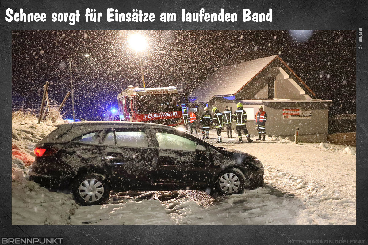 +++ SCHNEE-FRONT SORGT FÜR EINSÄTZE IN OBERÖSTERREICH +++
Die angekündigte Schneefront sorgt per 2. Februar 2023 in Oberösterreich (als Schneehotspot des Tages) für Feuerwehreinsätze am laufenden Band. Bis 10.30 Uhr standen bereits 126 Wehren im Einsatz.