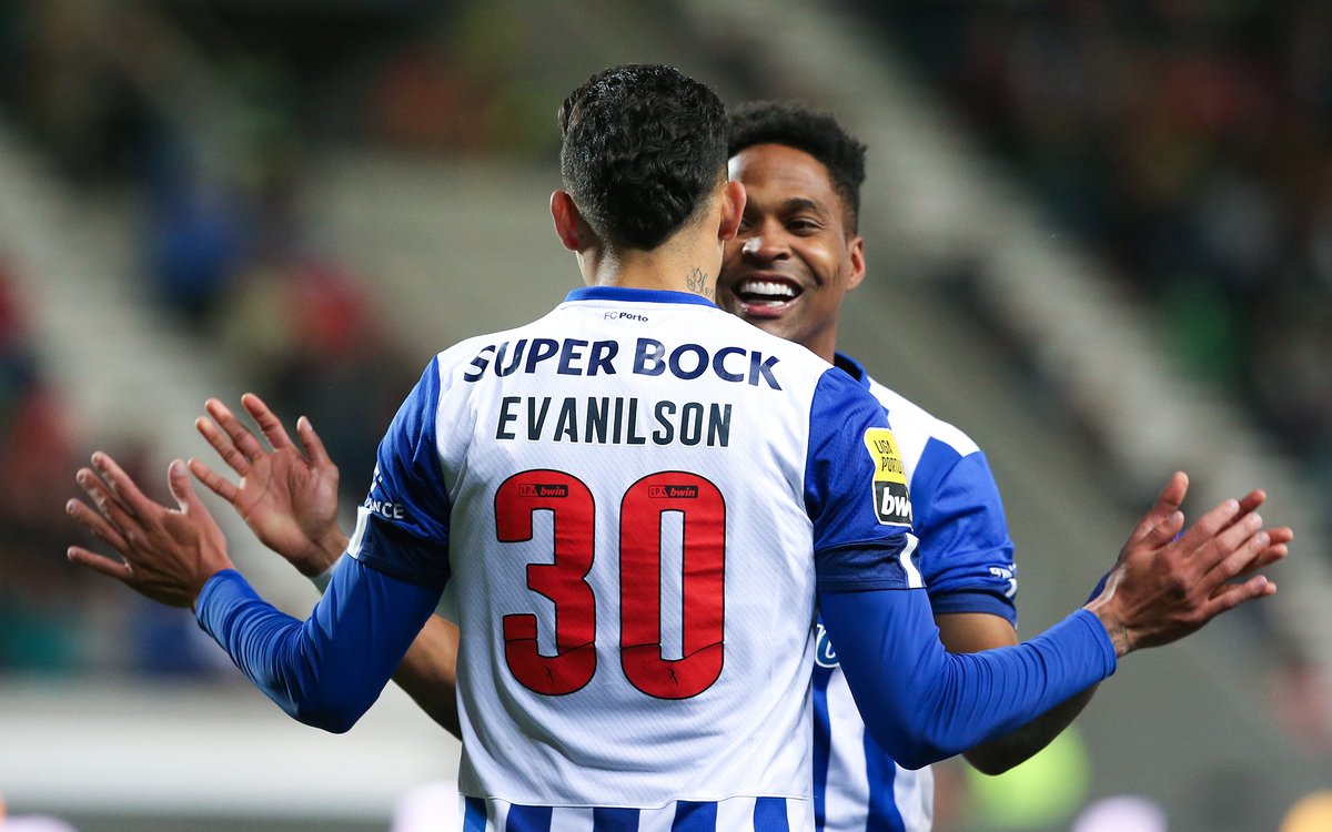 FCPorto's tweet photo. 𝙈𝙞𝙧𝙧𝙤𝙧...𝙈𝙞𝙧𝙧𝙤𝙧... 🪞
#CSMFCP https://t.co/2E7lb8oO0e
