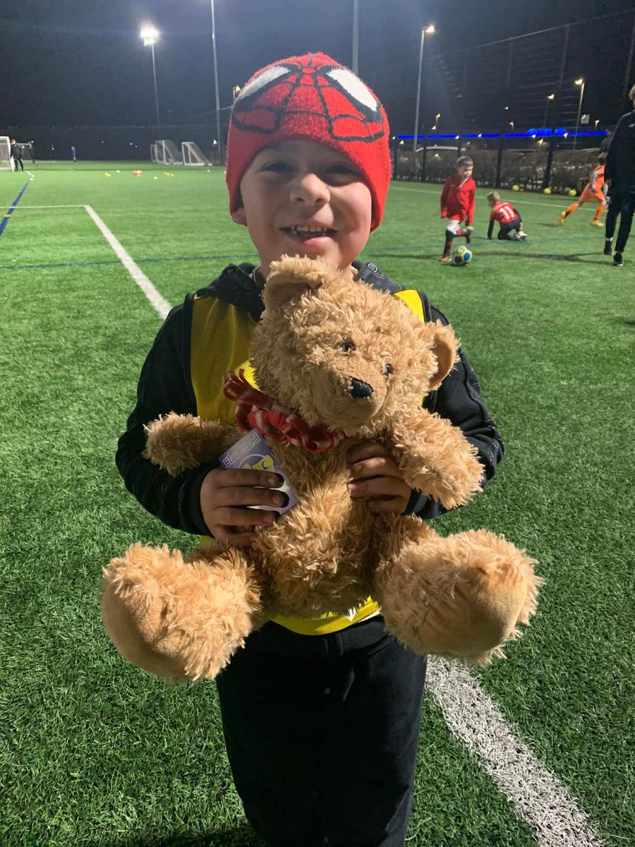 🇺🇸 SUPER NIKO AND BERNARD were very happy with their Blue Card!

I’m super lucky to live and coach right next to 2 American Air Force bases, which means I get to meet a lot of American children from different walks of life across all of my sessions.