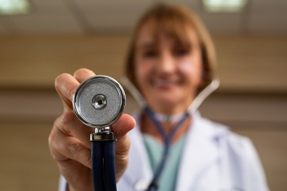 medTzorgFMMU's tweet photo. Huisarts, heb je al ondertekend?
De ANW-zorg voor ouderen moeten meetellen voor herregistratie van huisartsen! Alleen dán kunnen we voor deze kwetsbare doelgroepen continue, integrale en persoonlijke huisartsenzorg blijven bieden. https://t.co/YjMgdNSggE #petitie #huisarts #zorg https://t.co/zQdRWyhdTh