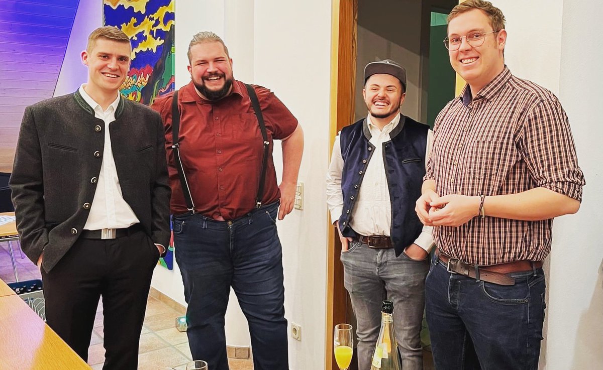 DominikKochann1's tweet photo. Der Neujahrsempfang der CSU Peiting mit Ilse Aigner als Ehrengast war ein voller Erfolg!
#jupeiting #csupeiting #moderne #erneuerung #politik #peiting #bayern #tradition #brauchtum #ammerlechland #neujahrsempfang #csu #jubayern https://t.co/6eZd9WqA4C