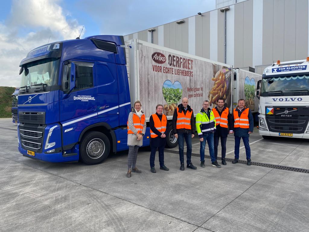 Afgelopen maandag met VVD Kamerlid <a href="/danielkoerhuis/">Daniel Koerhuis 🇳🇱</a> op bezoek geweest bij <a href="/evofenedex/">evofenedex</a> lid Aviko in Steenderen. Over de rol van handels-en productiebedrijven in de verduurzaming van logistiek. Van vrieshuis tot binnenvaart. evofenedex.nl/actualiteiten/… #logistiek #aviko #binnenvaart