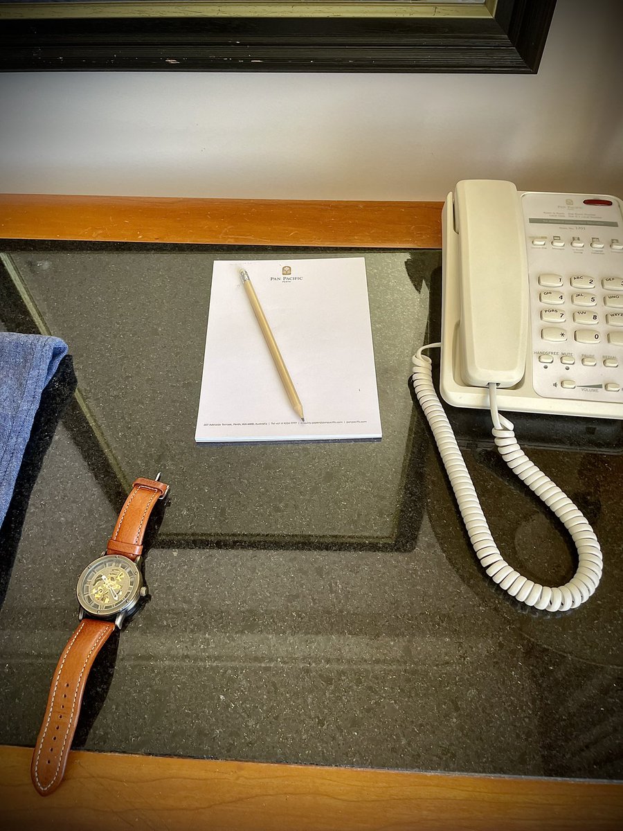 PeriSnail's tweet photo. @DustyPee we obviously frequent very different hotels! Not a pen in sight! https://t.co/EDe2AOW9CI