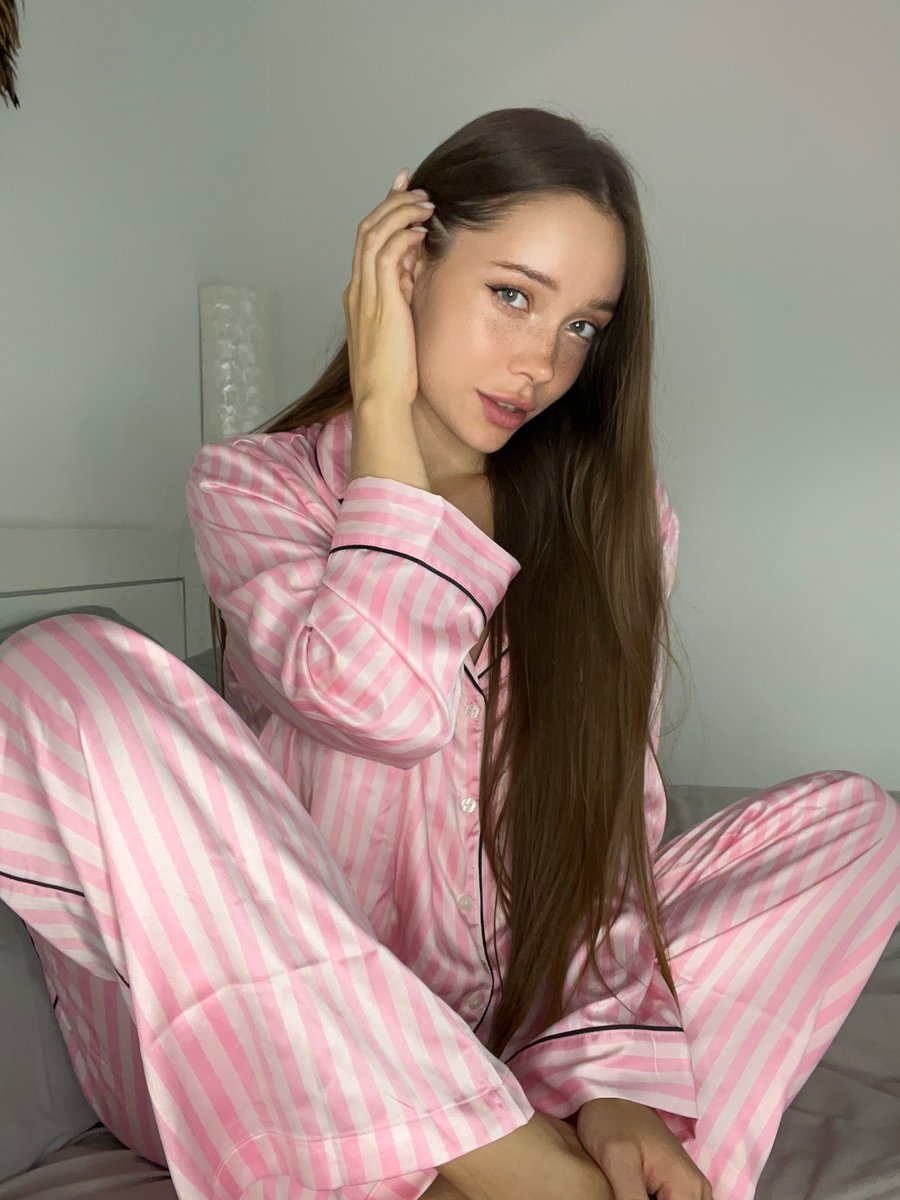 Kate Kuray NSFW on Twitter "chilllll🫠🫠🫠 more photos for subscribes on