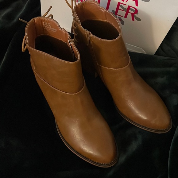pegga_'s tweet photo. So good I had to share! Check out all the items I'm loving on @Poshmarkapp #poshmark #fashion #style #shopmycloset #essenseofaustralia #americaneagleoutfitters #oliviamiller: https://t.co/6nblDF5Urn https://t.co/HODiPGxXXW