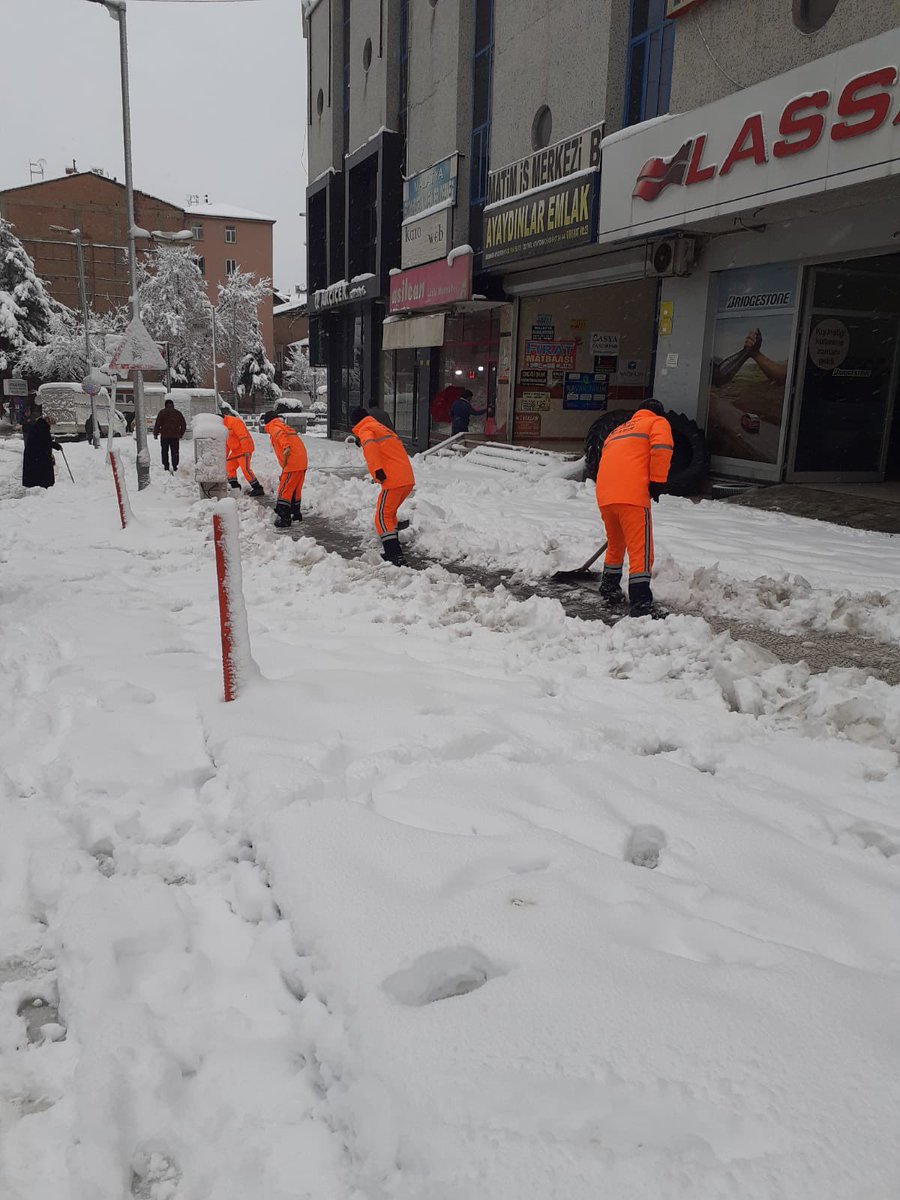 battalgazibeltr's tweet photo. Ekiplerimiz çalışmalarına yoğun bir şekilde devam ediyor. #Malatya #Battalgazi https://t.co/MqB9RLv9fn