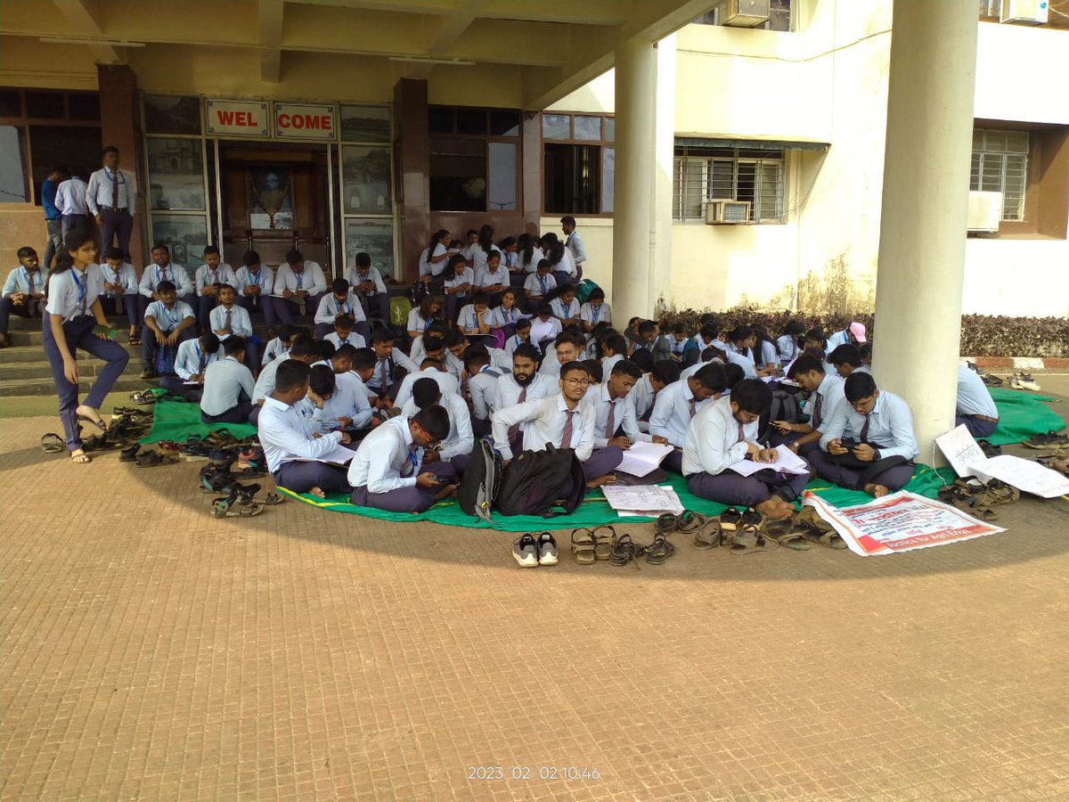 PatilSamarth12's tweet photo. #JusticeForAgrilEngg
दिवस ९ वा @dbskkv 
@CMOMaharashtra @Dev_Fadnavis @mpsc_office @mieknathshinde https://t.co/rRo4wmzIT1