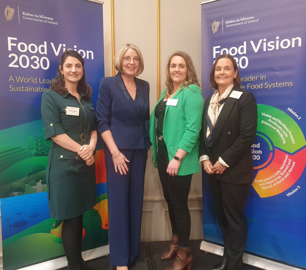 Delighted to attend the National Dialogue on Women in Ag and meet @marycoughlan & past @SETUAgriculture student @aoife_forde. Fantastic role model for future #womeninag