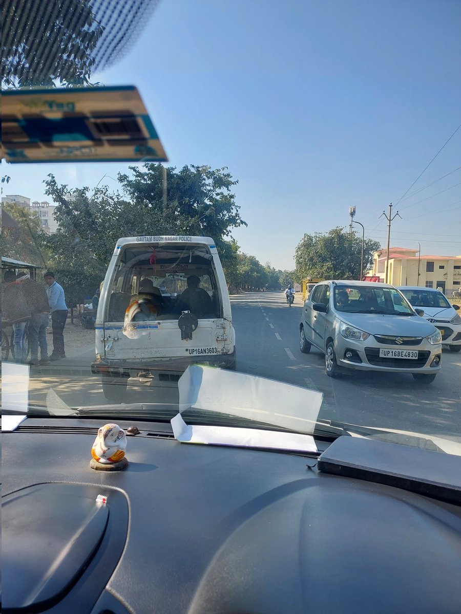 BasantSa's tweet photo. @noidapolice @noidatraffic @CMOfficeUP Very bad morning experience two cops with police vechile standing in the middle of the lane and not moving after horn then other lane vechile gone back then I moved and request then sir move your vechile,  He replied "JADA KANUN Sikha raha" https://t.co/gYK038adsq