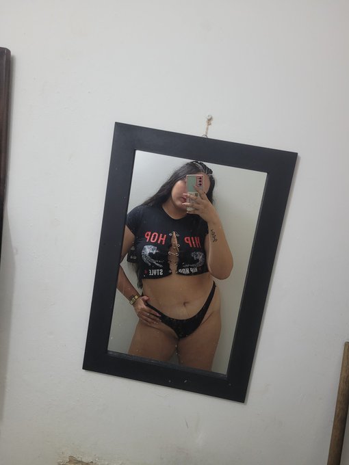 1 pic. Esta chica quiere leche😋 https://t.co/fShVwFzMRF