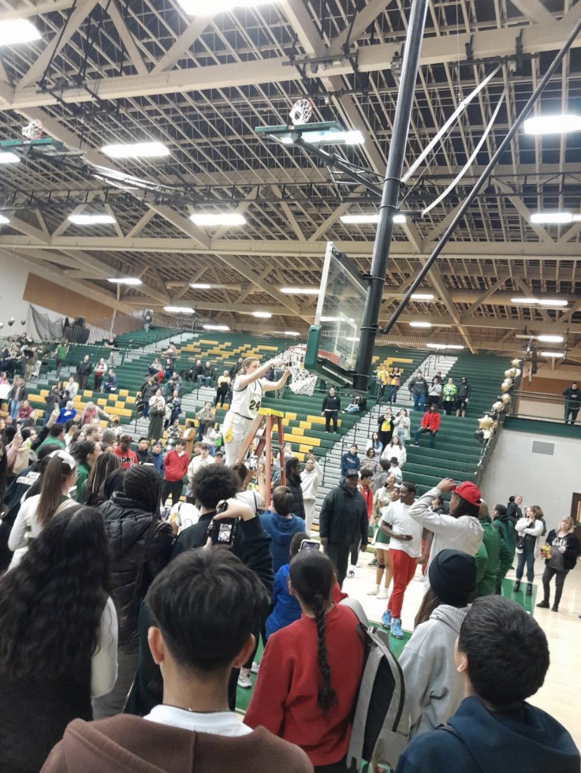 SwainChristian5's tweet photo. What a day!  Our Bowlers finished day one in first place at state up 112 pins going into bakers tomorrow.  Kierra Wilcox won the state championship by a pin on the final frame! Hustled down I-5 to see our Girls Bball team win our first league title since 1980!  #ItWasEWayAllDay https://t.co/A16IOqMAJB