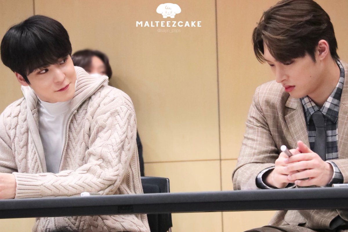 sajin_psps's tweet photo. 230201 오사카 팬싸

학교에서 보고싶은 트타 🏫

#윤호 #YUNHO 
#민기 #MINGI
#에이티즈 #ATEEZ 
#ㅍㅅㅍㅅ하루HQ https://t.co/XxBmFZ4a2h