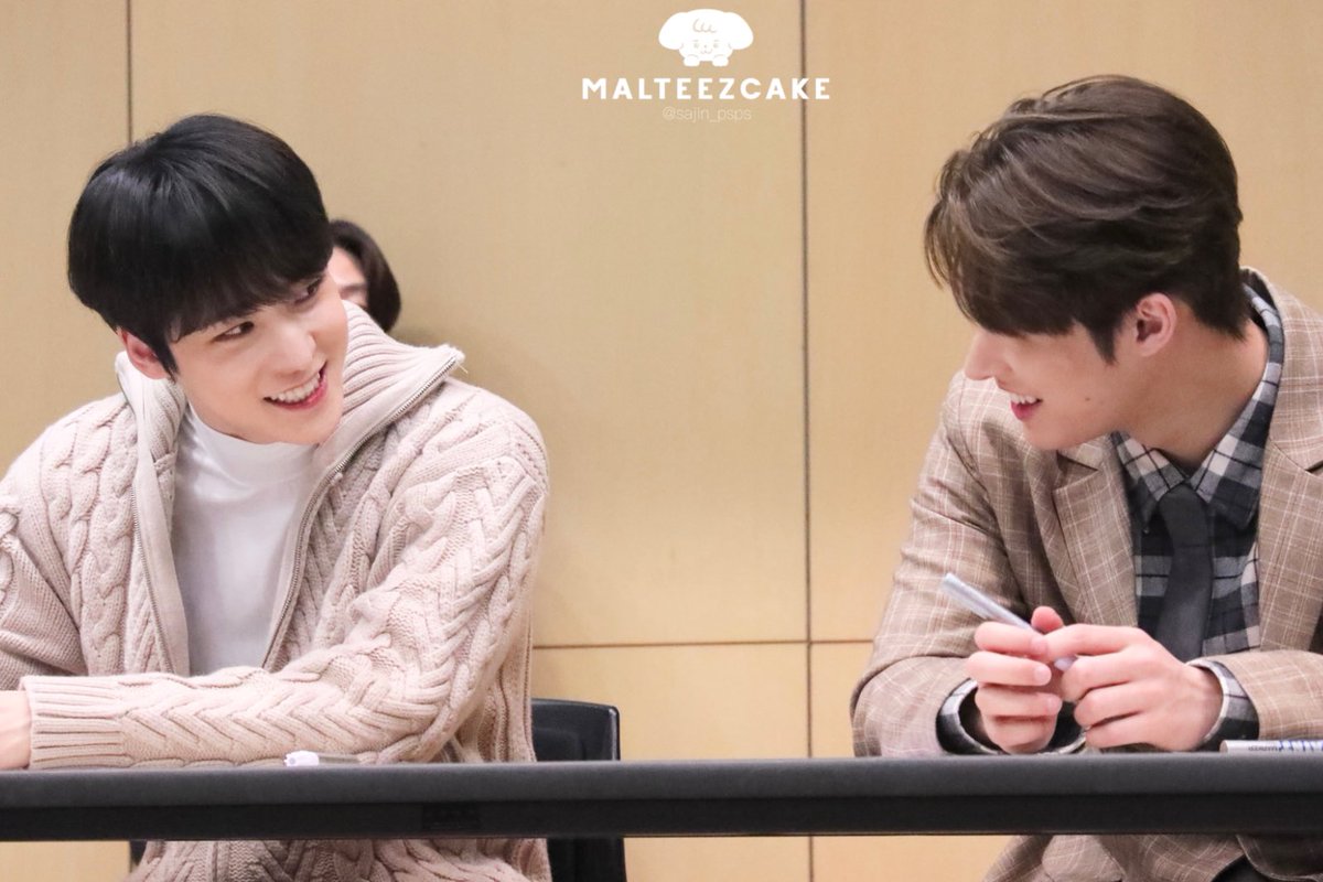 sajin_psps's tweet photo. 230201 오사카 팬싸

학교에서 보고싶은 트타 🏫

#윤호 #YUNHO 
#민기 #MINGI
#에이티즈 #ATEEZ 
#ㅍㅅㅍㅅ하루HQ https://t.co/XxBmFZ4a2h