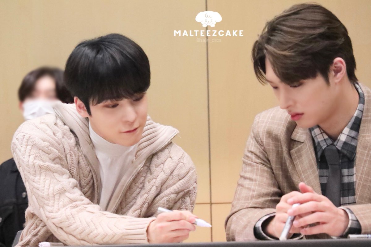 sajin_psps's tweet photo. 230201 오사카 팬싸

학교에서 보고싶은 트타 🏫

#윤호 #YUNHO 
#민기 #MINGI
#에이티즈 #ATEEZ 
#ㅍㅅㅍㅅ하루HQ https://t.co/XxBmFZ4a2h