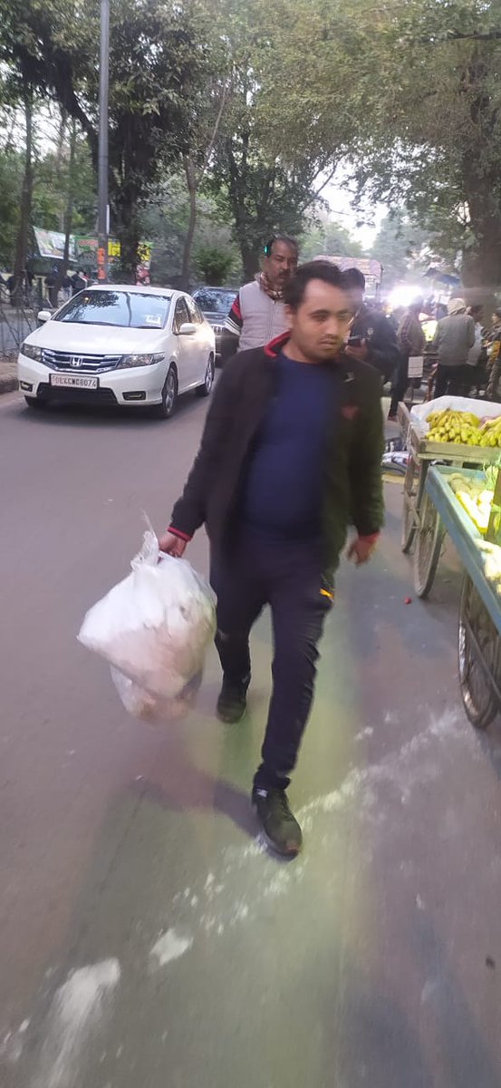 dcwestzone's tweet photo. Enforcement team West Zone/MCD took action in Ward No 106 (Dholi Pion Weekly Market) under 100 days action plan against SUP and seized 35kgs SUP items
#100daystobeatplastic
#SwachhSurvekshan2023MCD
#nivarandadi
@AshwaniKumar_92
@GyaneshBharti1 https://t.co/qiccycJgK6