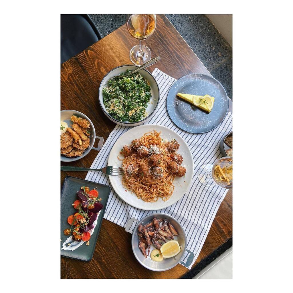 boatcooks's tweet photo. @verde.thailand x @nonamesupperclub 
Valentine’s dinner for two💚
14th February 2023
6 PM - 21.30 PM
฿1,950++
At verde sukhumvit 26.
Booking link in bio!

#nonamesupperclub #verdethailand https://t.co/mfkJd0razA https://t.co/3H2NDzQn7H