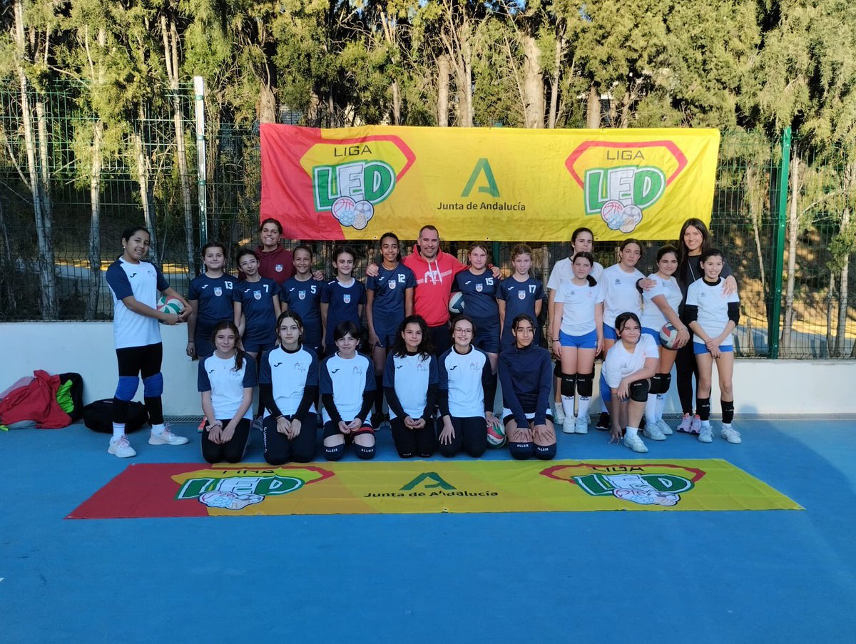 Dcvb_FAVB's tweet photo. Ayer dio comienzo la liga LED Córdoba 2023 en el Colegio Fomento El Encinar @FAVB_ @DeporteAND #VOLEYLED2023 https://t.co/DQUpvjMDrJ