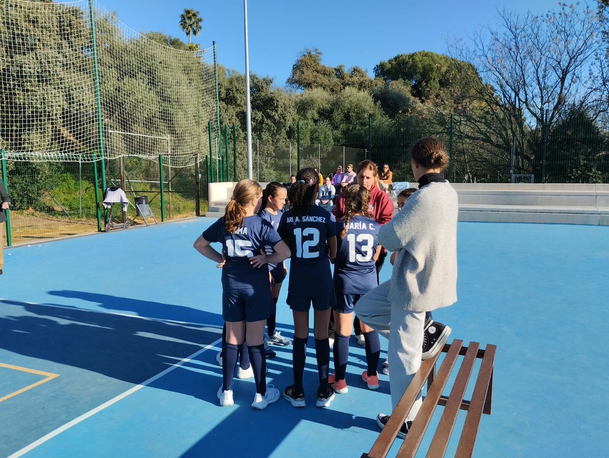 Dcvb_FAVB's tweet photo. Ayer dio comienzo la liga LED Córdoba 2023 en el Colegio Fomento El Encinar @FAVB_ @DeporteAND #VOLEYLED2023 https://t.co/DQUpvjMDrJ