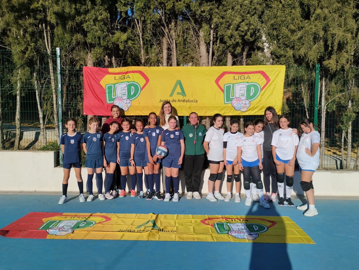 Dcvb_FAVB's tweet photo. Ayer dio comienzo la liga LED Córdoba 2023 en el Colegio Fomento El Encinar @FAVB_ @DeporteAND #VOLEYLED2023 https://t.co/DQUpvjMDrJ