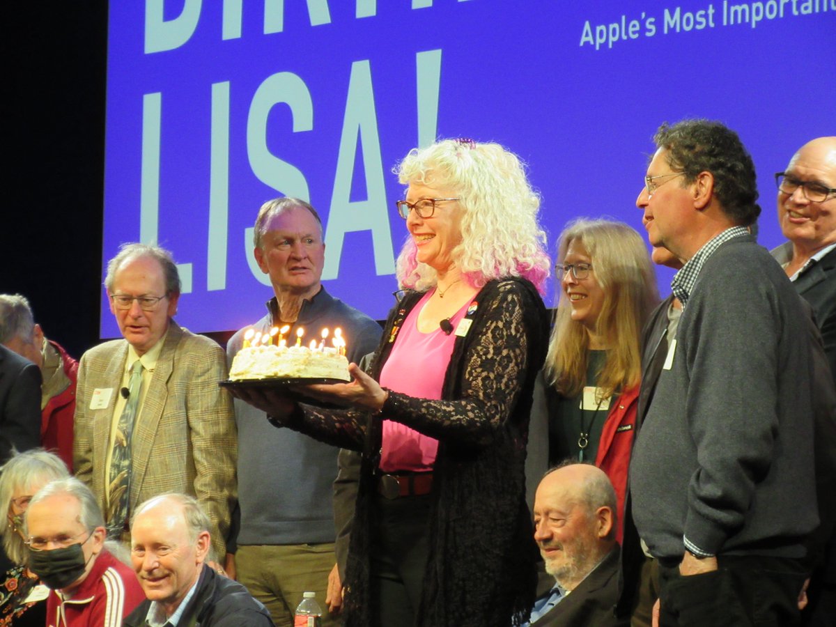 EatYourSheep's tweet image. The "HAPPY 40TH BIRTHDAY LISA!" event at @ComputerHistory was absolutely incredible! Most of the original Lisa team was there, too!
#AppleLisa #ArtOfCode