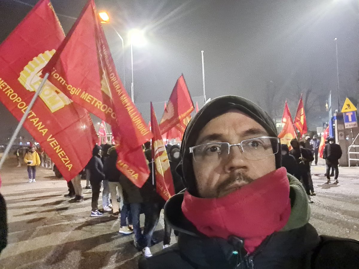 FilctemVe's tweet photo. Anche in questa mattina di gelo ❄️ le categorie #Filctem e Fiom-Cgil Metropolitana di Venezia ed i 50 lavoratori #Humangest a cui non hanno rinnovato i contratti si sono riuniti davanti i cancelli di #fincantieri per protestare e fare volantinaggio...
@CgilVeneto @CGILVenezia https://t.co/ipagW40kFf